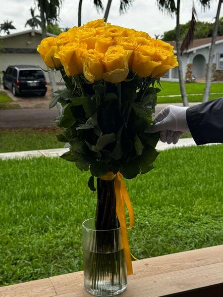 25 Yellow Roses