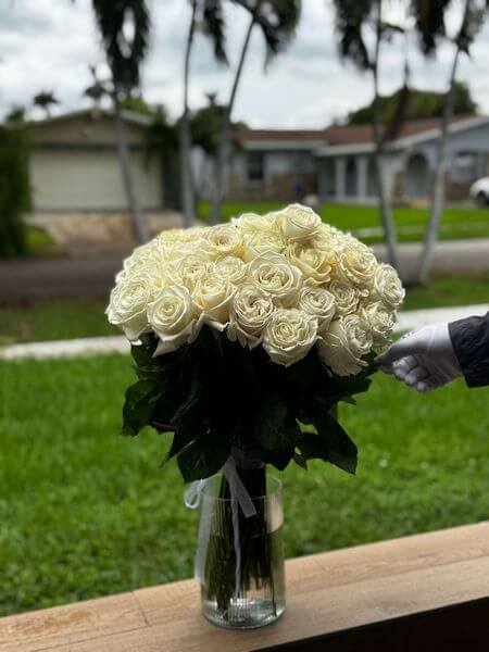 35 White Roses